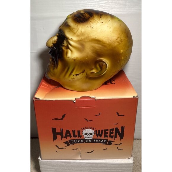 Halloween Creepy Zombie Head Prop With Box Display Lights Up Battery 6.75" Tall - Picture 6 of 9